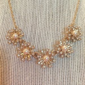 ⭐️ Gold and pearl necklace from Banana Republic 🤩